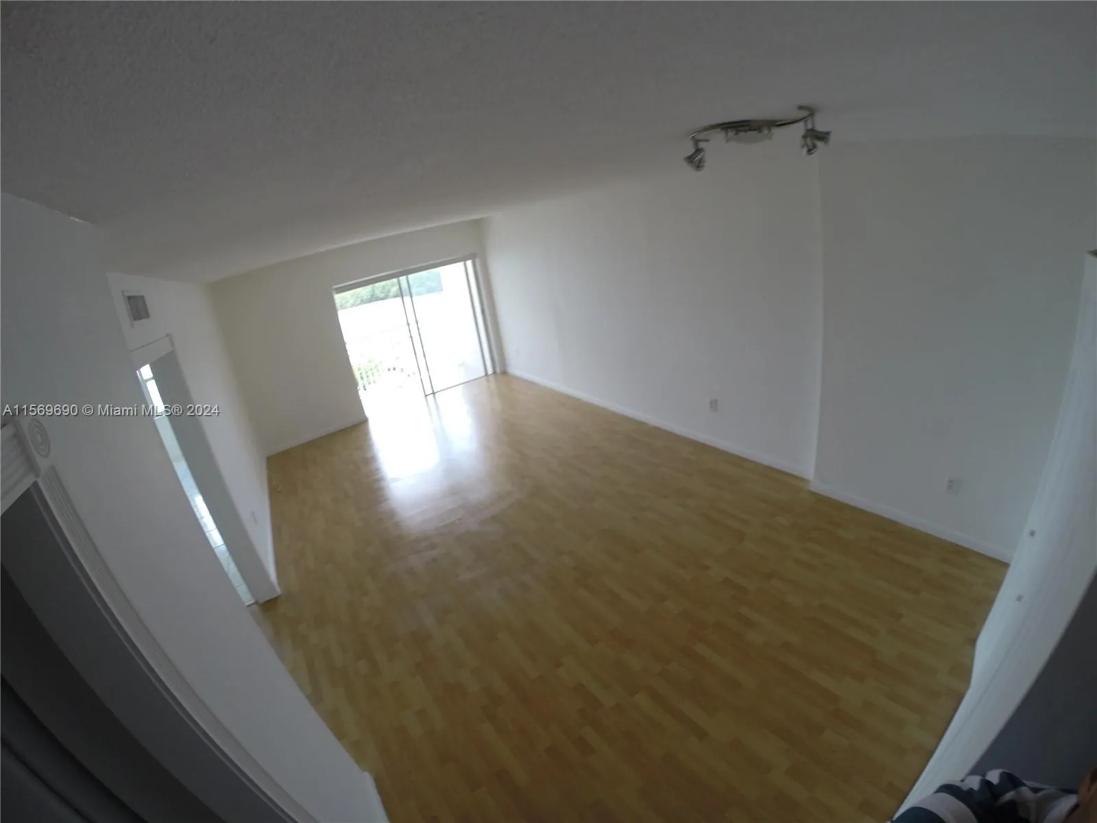 400 Kings Point Dr # 905, Sunny Isles Beach FL 33160