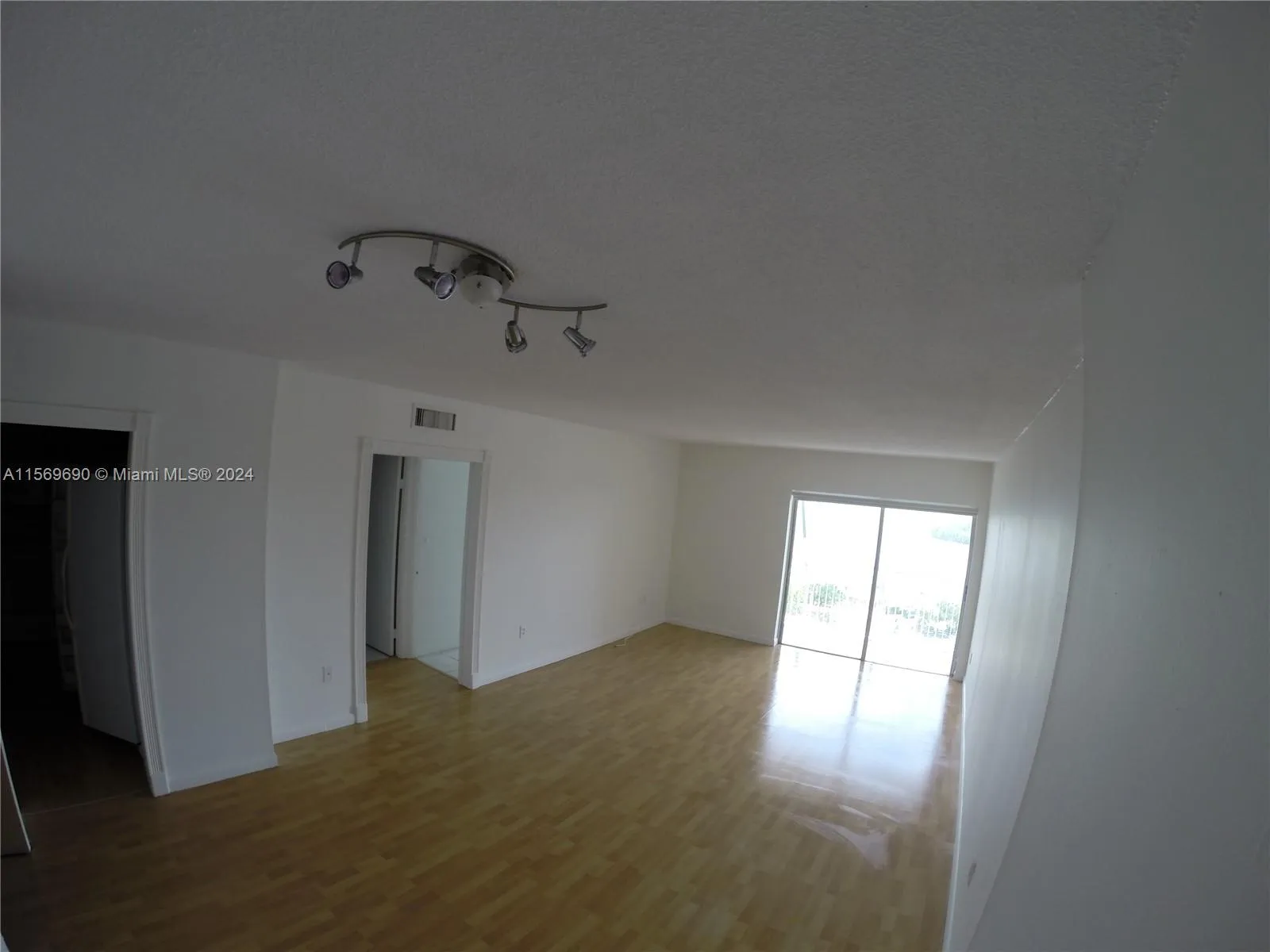 400 Kings Point Dr # 905, Sunny Isles Beach FL 33160