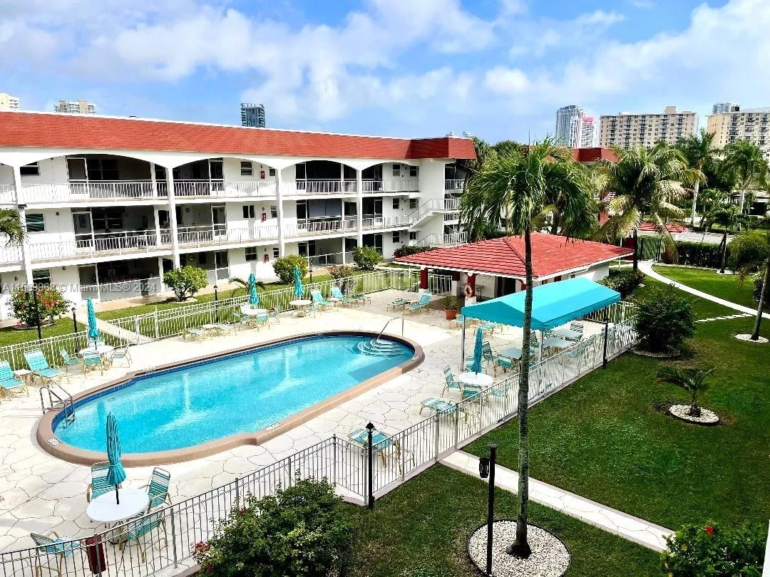580 Egret Dr # 308, Hallandale Beach FL 33009