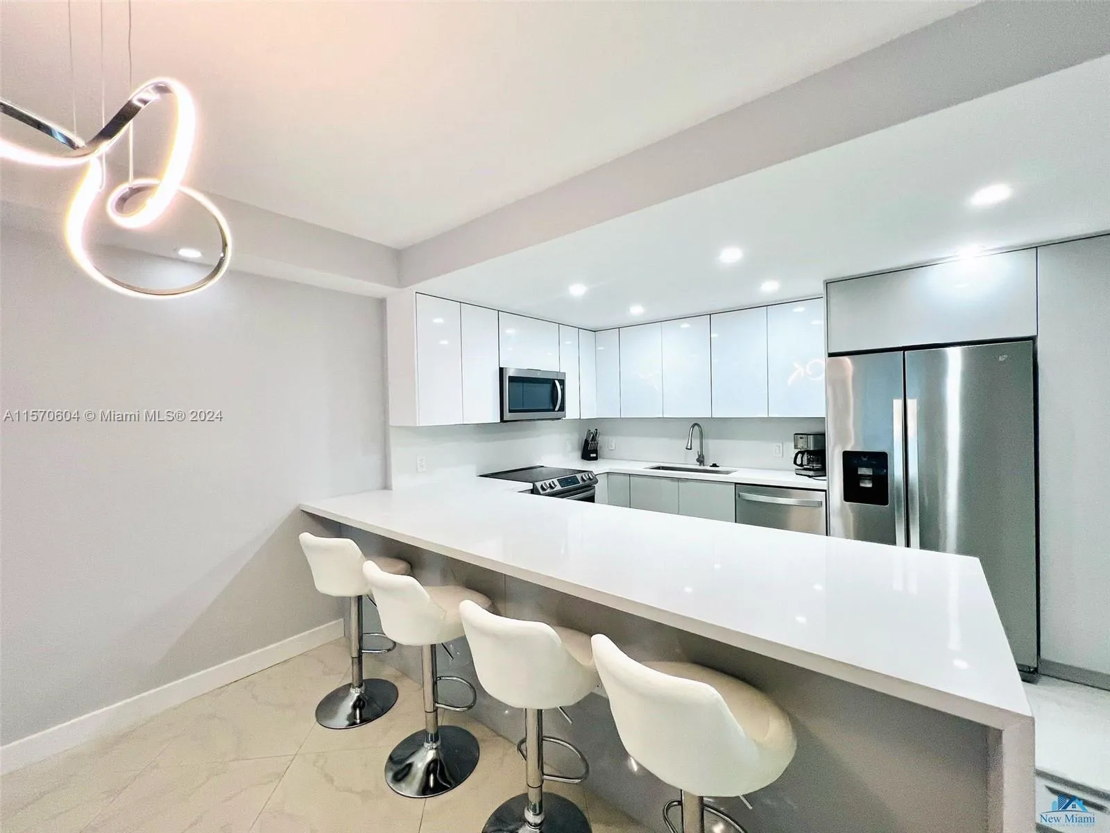 1 bedroom 1 bath Residential Lease for rent at 19380 Collins Ave # 321, Sunny Isles Beach FL 33160