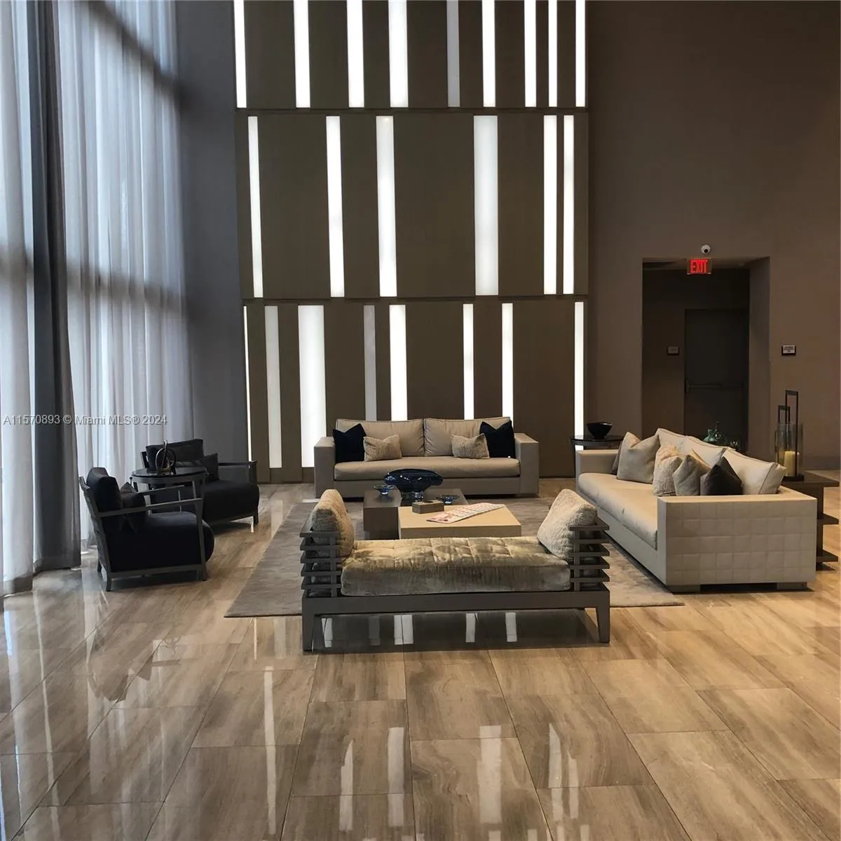 1 bedroom 1 bath for sale at 5300 NW paseo Blvd # 1705, Doral FL 33166