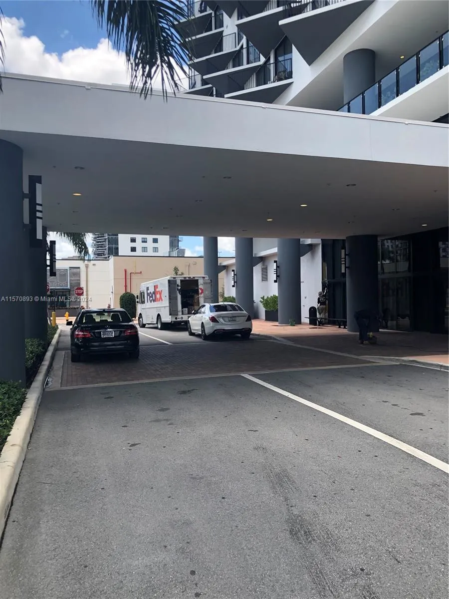 5300 NW paseo Blvd # 1705, Doral FL 33166