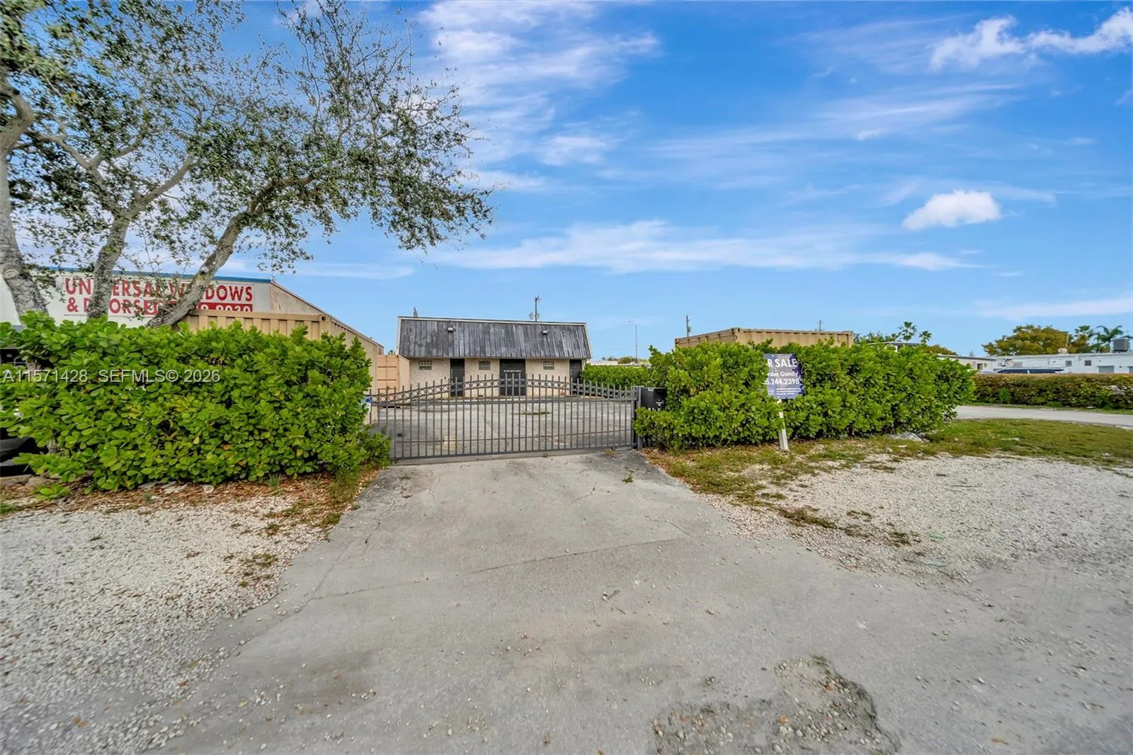 67 NW 166th St, Miami FL 33169