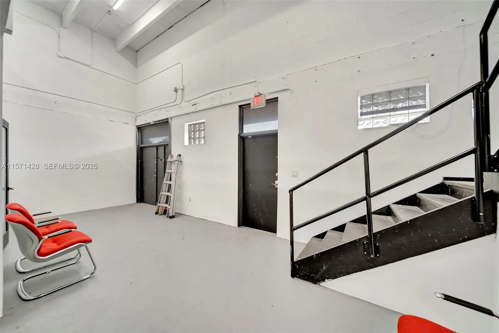 67 NW 166th St, Miami FL 33169