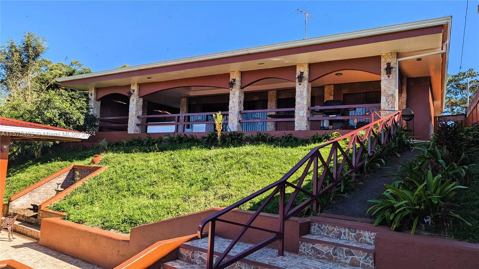 5 bedroom 3 bath for sale at Casa Linda Vista Turrialba, Cartago, Costa Rica, FL