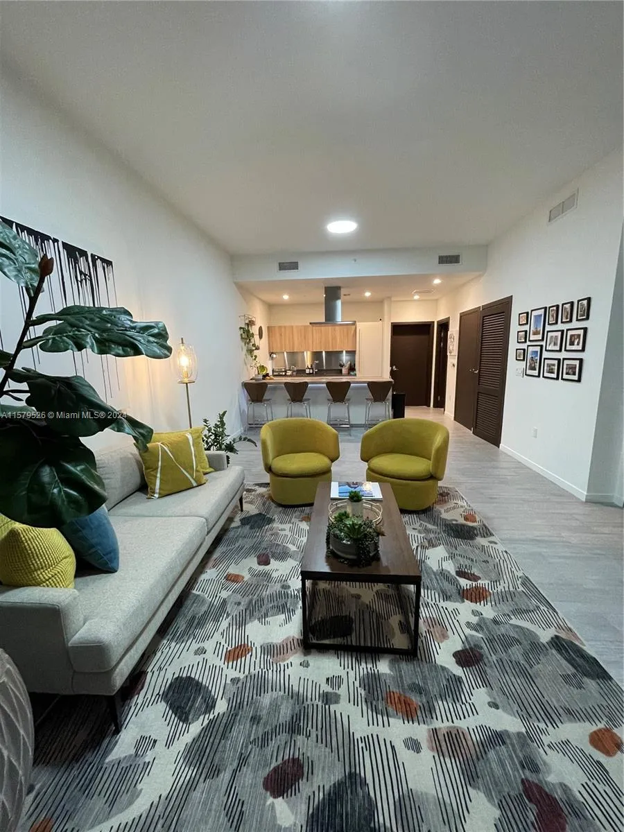 1000 Brickell Plz # 1811, Miami FL 33131