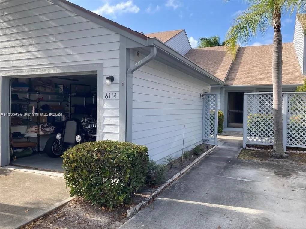 2 bedroom 2 bath for sale at 6114 SE Georgetown Pl, Hobe Sound FL 33455