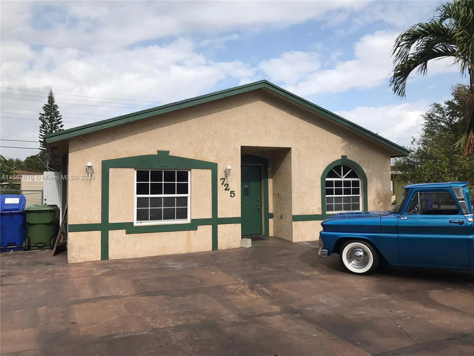 5 bedroom 2 bath for sale at 725 NW 19th Ter, Fort Lauderdale FL 33311