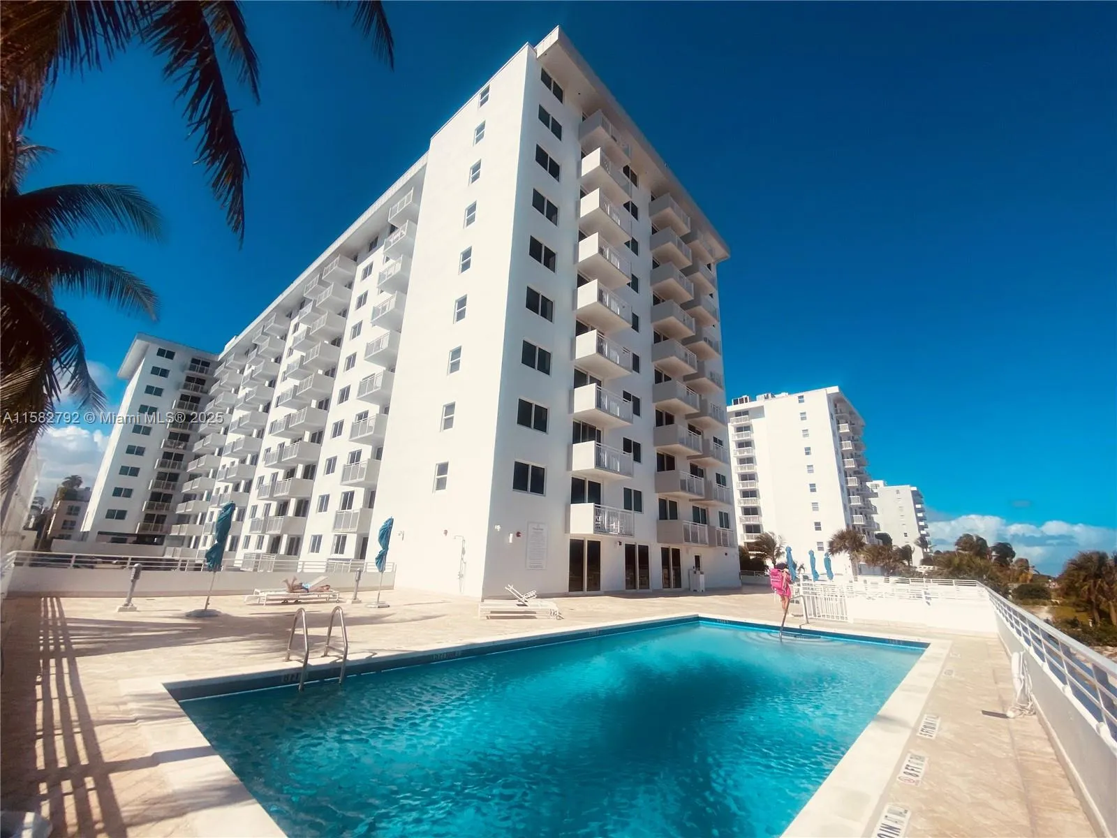 1 bedroom 1 bath for sale at 345 Ocean Dr # 307, Miami Beach FL 33139