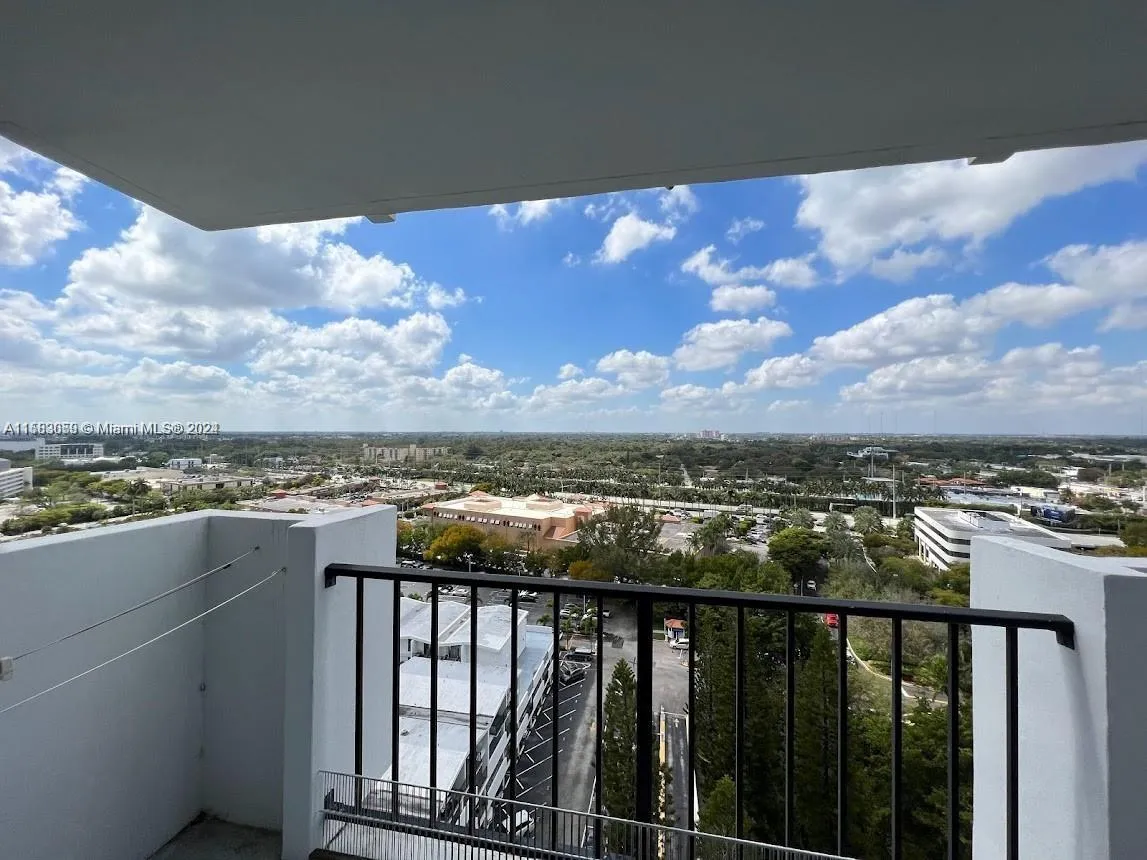2 bedroom 2 bath for sale at 2780 NE 183rd St # 1701, Aventura FL 33160
