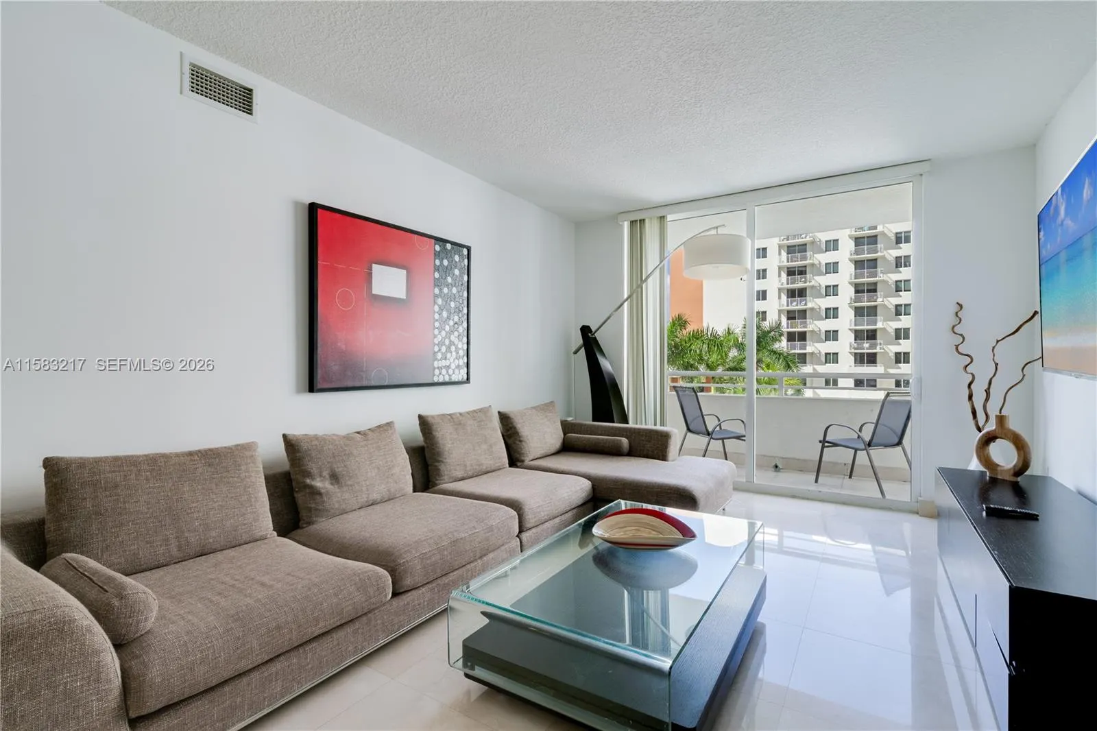2 bedroom 2 bath for sale at 18800 NE 29th Ave # 520, Aventura FL 33180