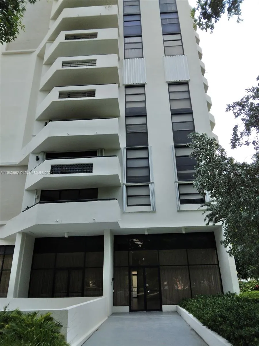 2 bedroom 2 bath for sale at 911 Ponce De Leon Blvd # 904, Coral Gables FL 33134