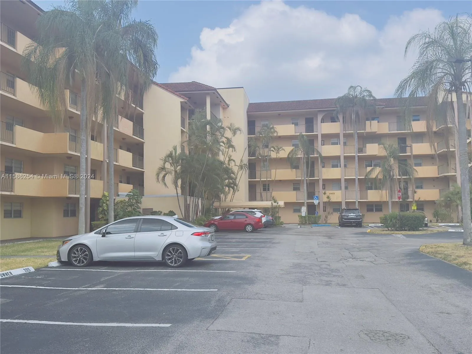 2 bedroom 2 bath for sale at 3955 N Nob Hill Rd # 408, Sunrise FL 33351