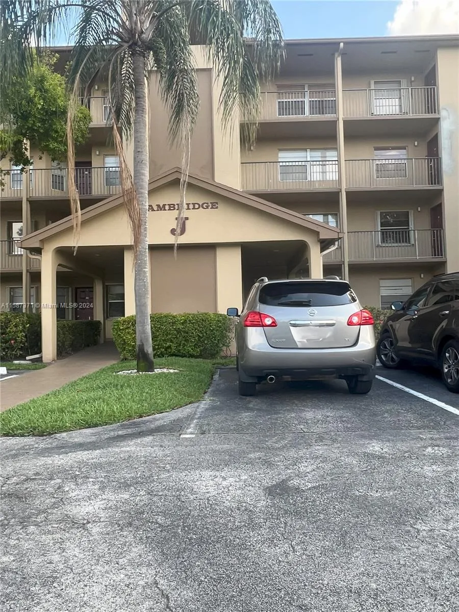 2 bedroom 2 bath for sale at 12701 SW 14th St # 103J, Pembroke Pines FL 33027