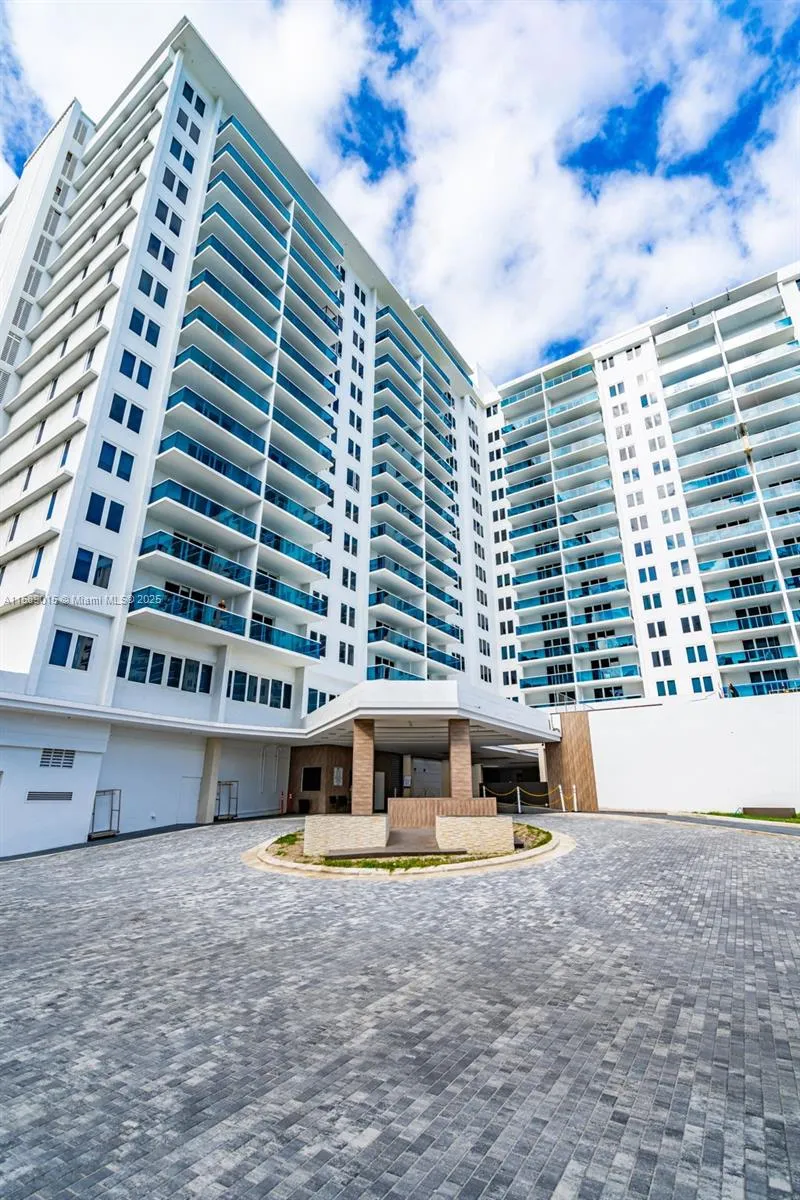 1 bedroom 1 bath for sale at 2301 Collins Ave # 325, Miami Beach FL 33139