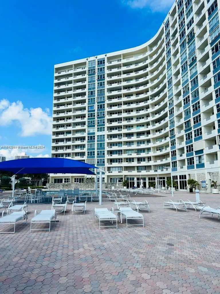 1 bath for sale at 3180 S Ocean Dr # 1405, Hallandale Beach FL 33009