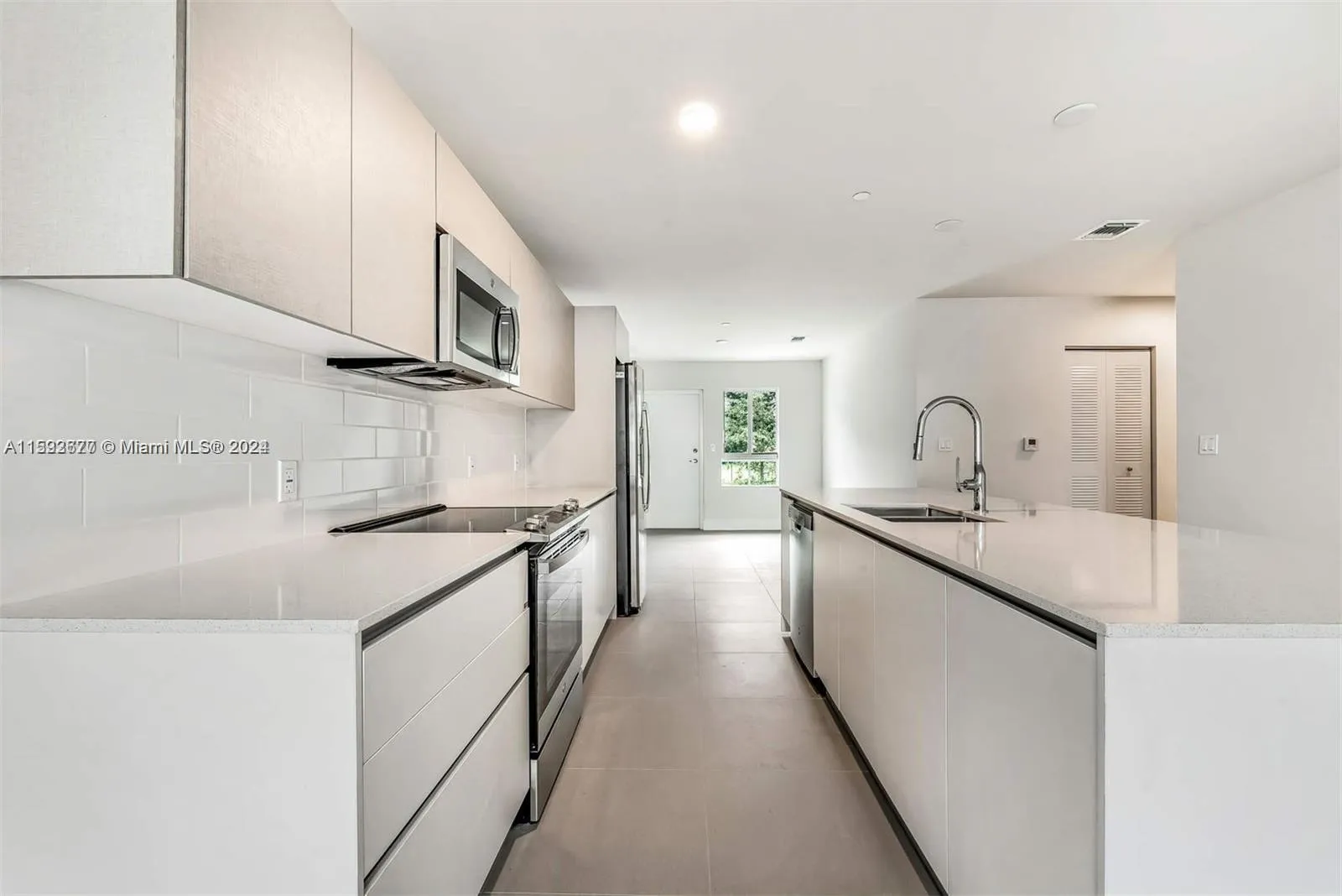 2561 NE 193rd St # 1103, Miami FL 33180