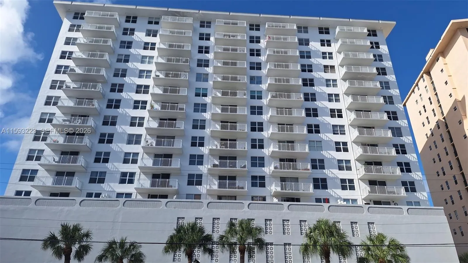 1 bedroom 2 bath for sale at 427 Golden Isles Dr # 5H, Hallandale Beach FL 33009