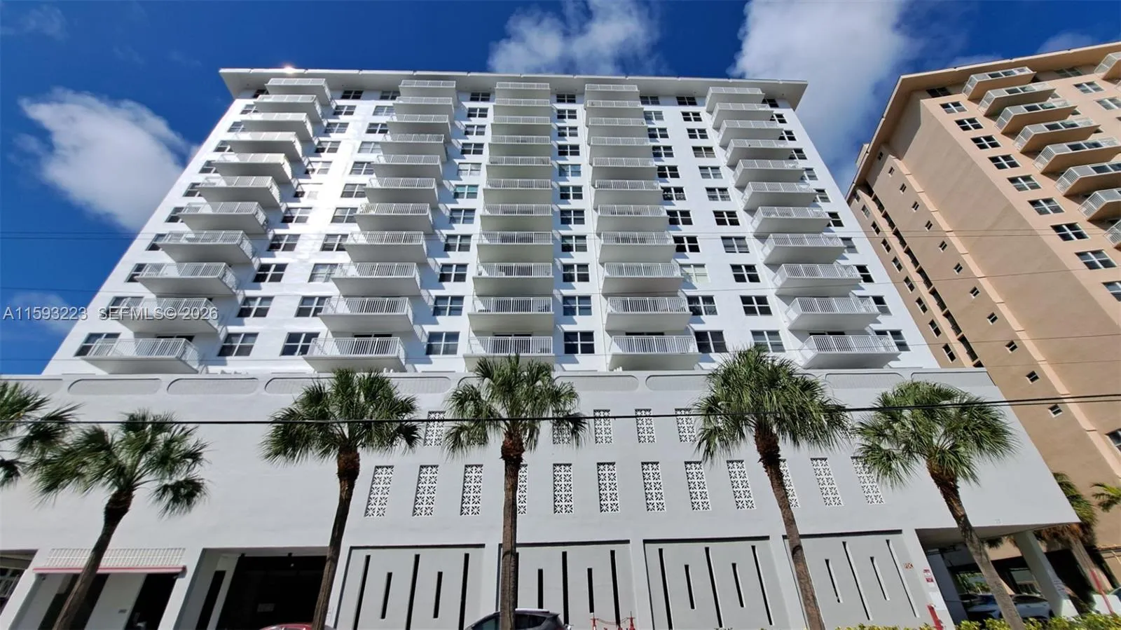 427 Golden Isles Dr # 5H, Hallandale Beach FL 33009