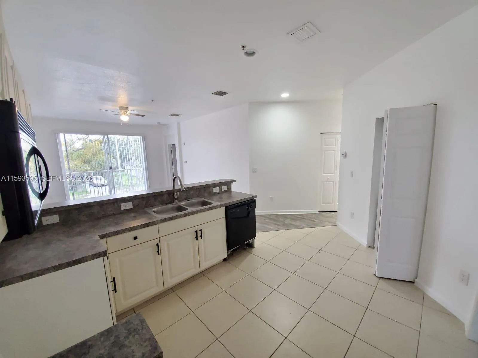 3 bedroom 2 bath for sale at 1945 Marsh Harbor Dr # 1945, Riviera Beach FL 33404