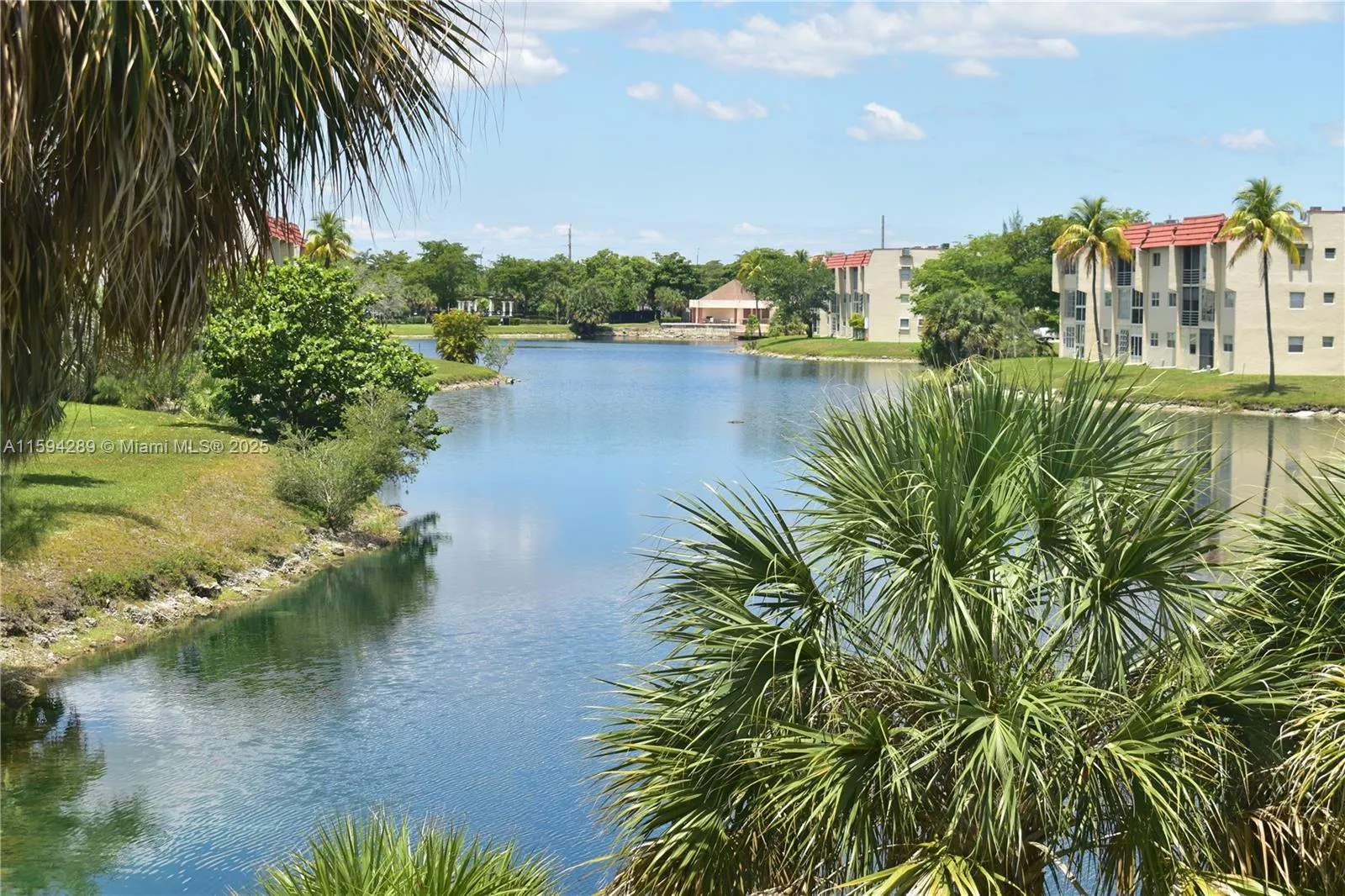 2 bedroom 2 bath for sale at 3051 E Sunrise Lakes Dr # 211, Sunrise FL 33322