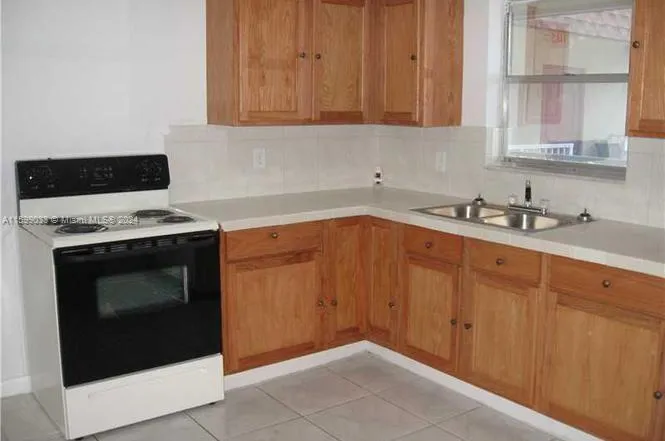2 bedroom 2 bath for sale at 4524 SW 54th St, Dania Beach FL 33314
