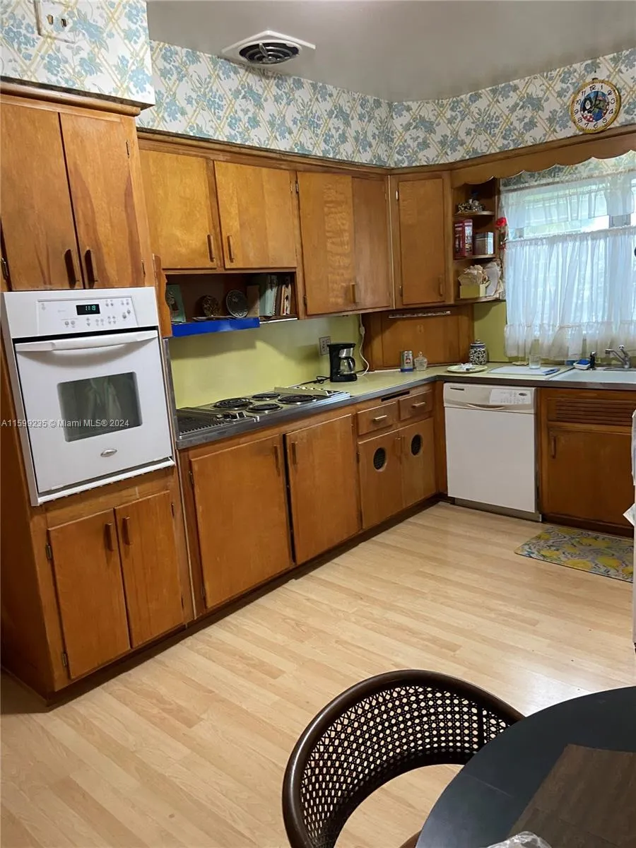 8826 Hawthorne Ave, Surfside FL 33154