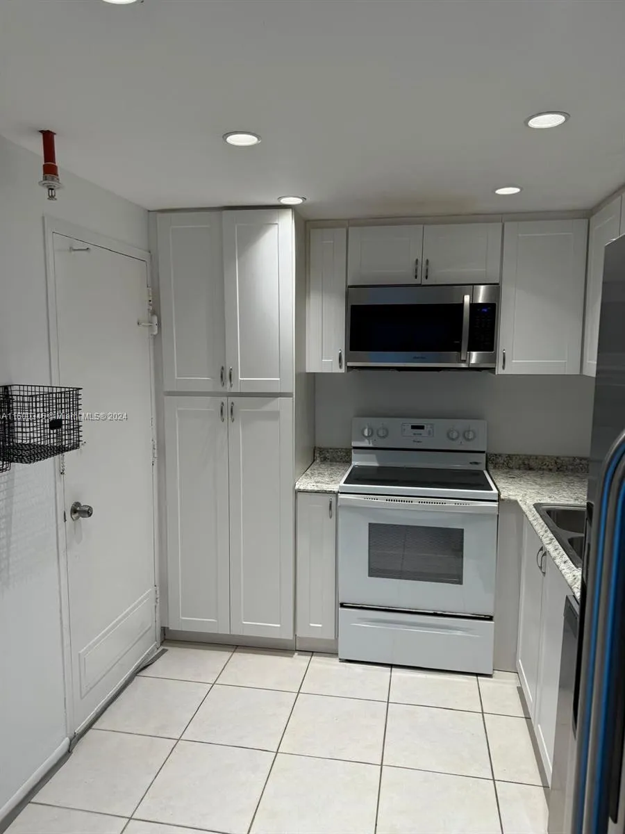 400 Kings Point Dr # 719, Sunny Isles Beach FL 33160