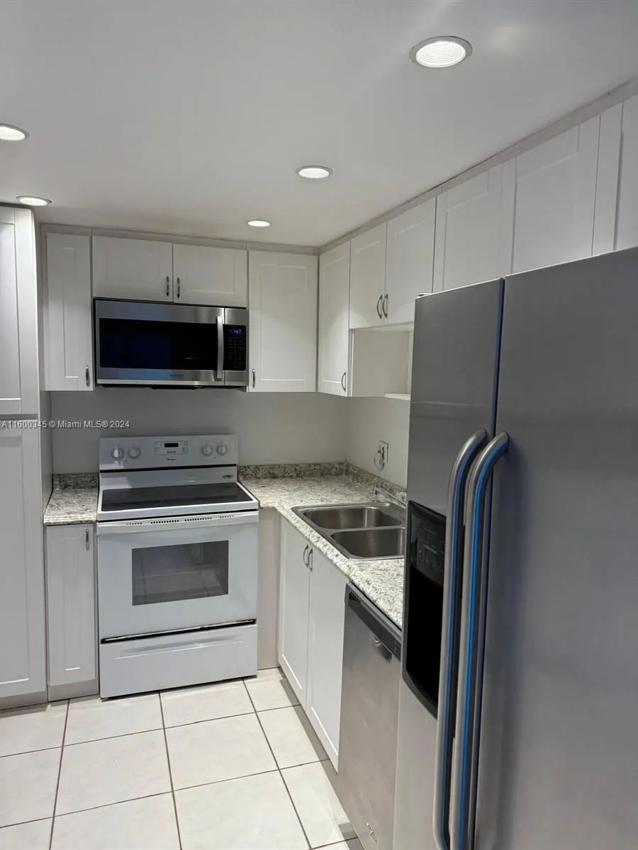 400 Kings Point Dr # 719, Sunny Isles Beach FL 33160