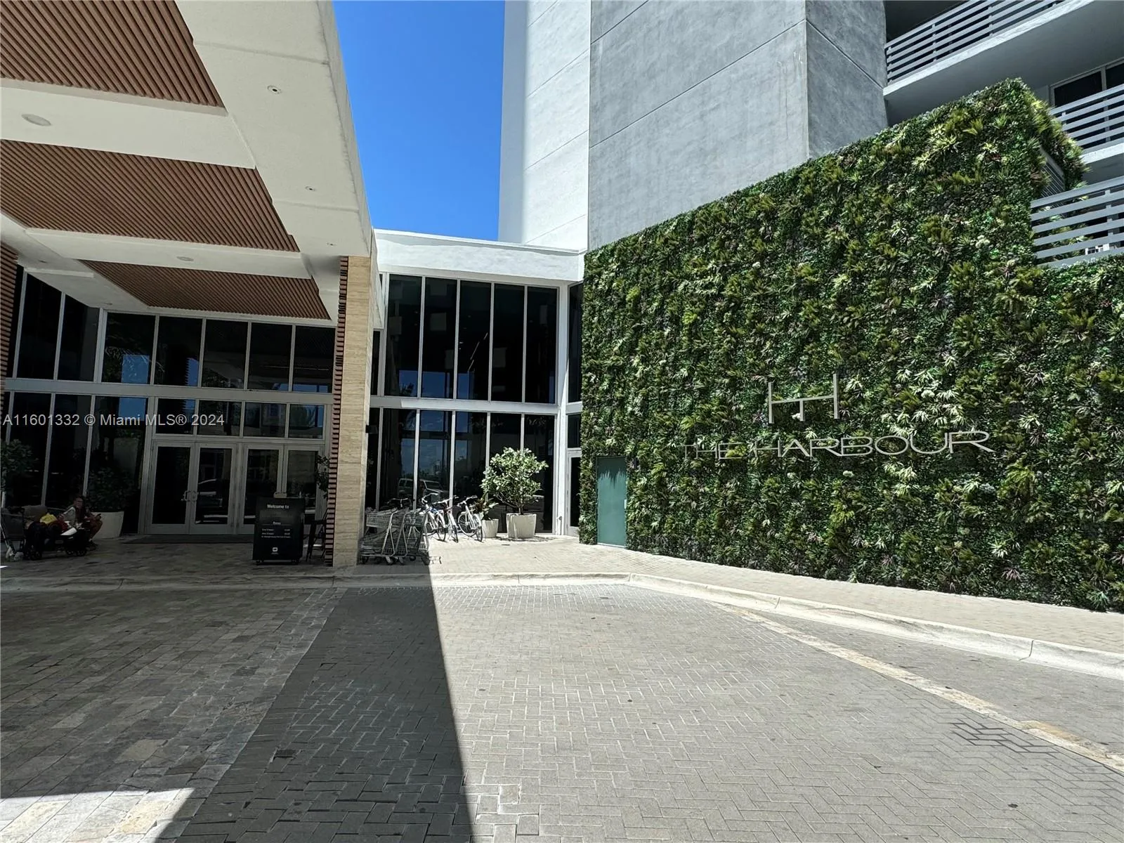 16385 Biscayne Blvd # 2421, North Miami Beach FL 33160