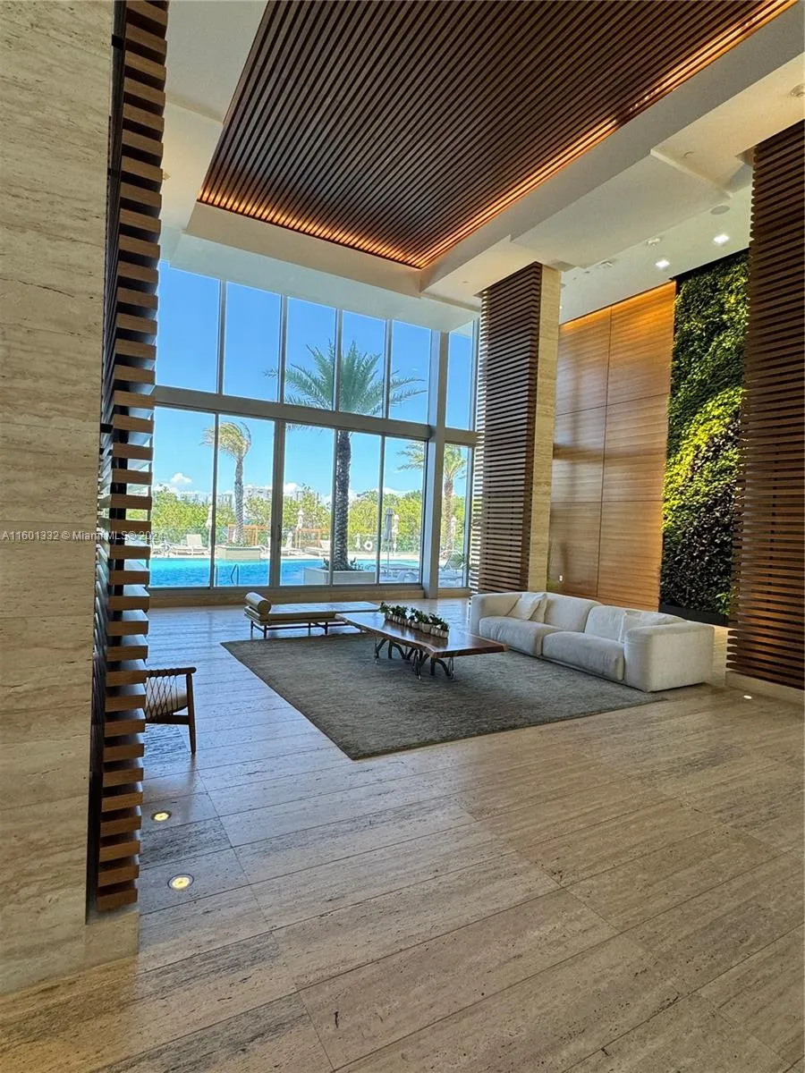 16385 Biscayne Blvd # 2421, North Miami Beach FL 33160