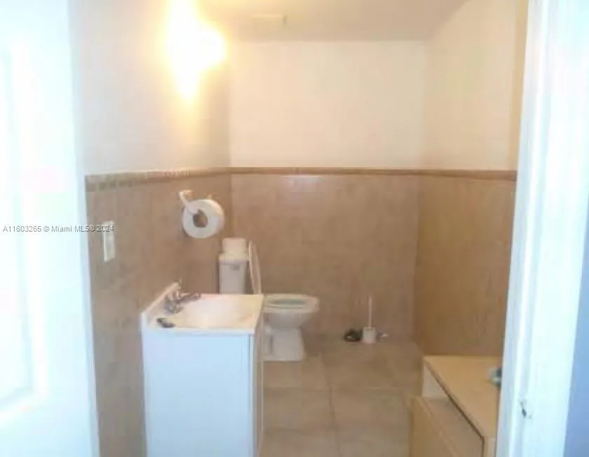3380 NW 69th St, Miami FL 33147
