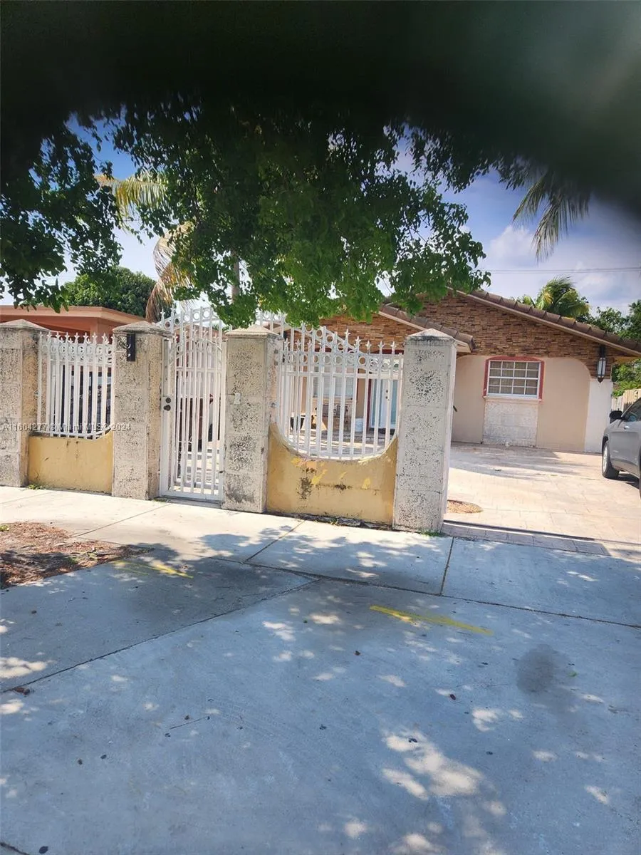 3 bedroom 2 bath for sale at 827 E 27th St, Hialeah FL 33013