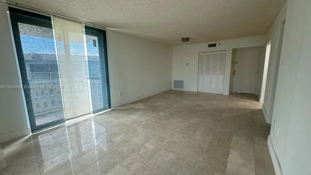2 bedroom 2 bath for sale at 919 Hillcrest Dr # 201, Hollywood FL 33021