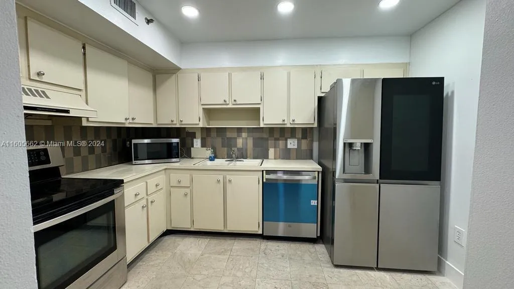 919 Hillcrest Dr # 201, Hollywood FL 33021