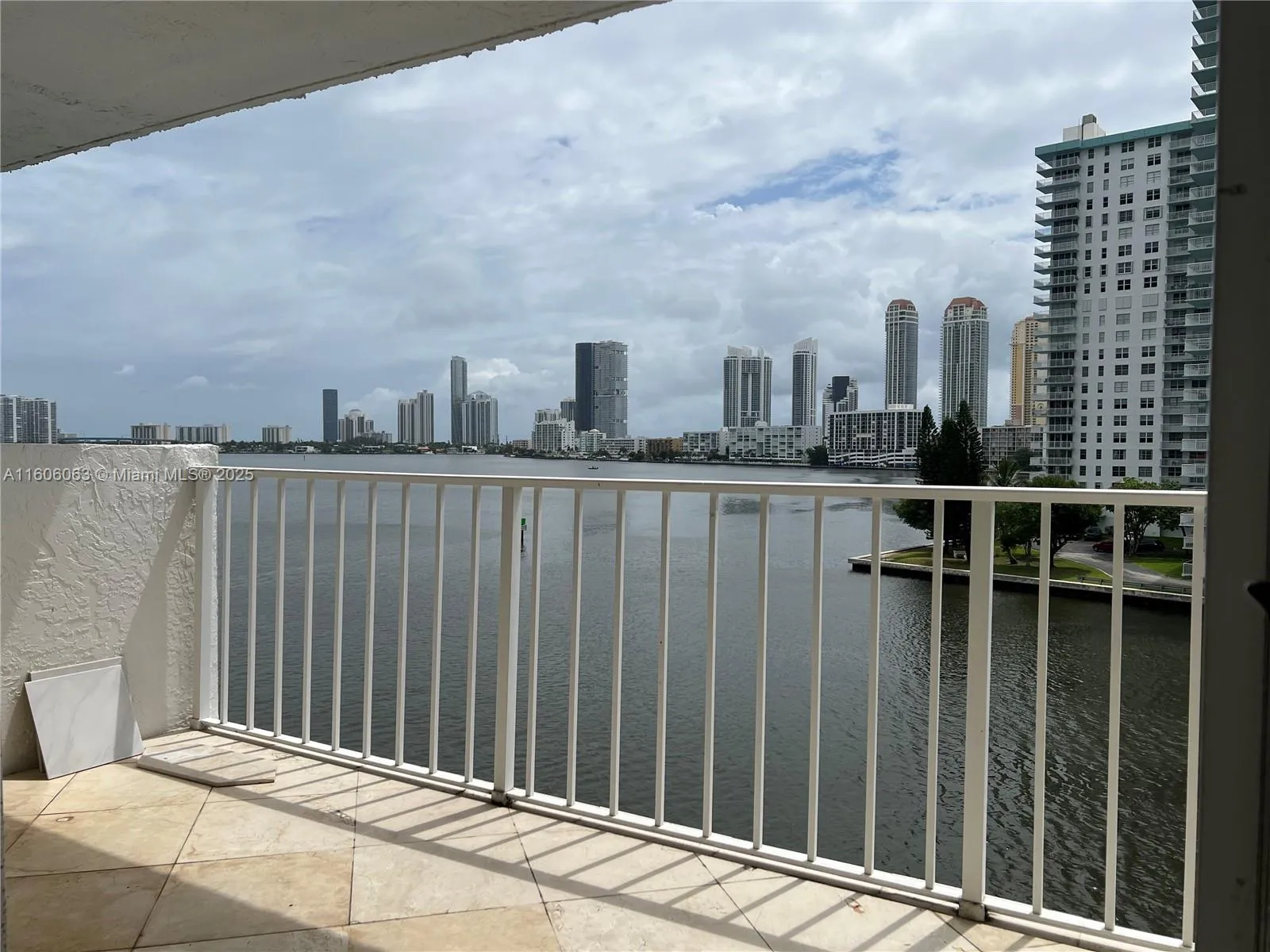 2 bedroom 2 bath for sale at 4000 NE 170th St # 604, North Miami Beach FL 33160