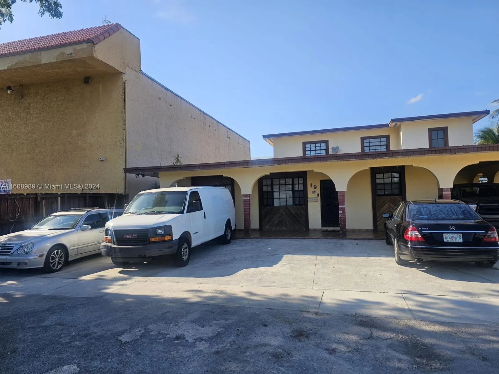 19 E 45th St, Hialeah FL 33013