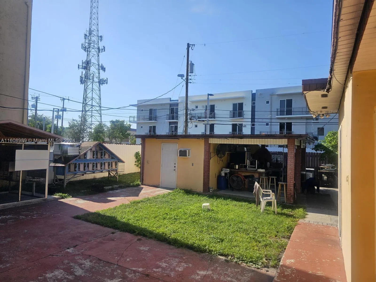 19 E 45th St, Hialeah FL 33013
