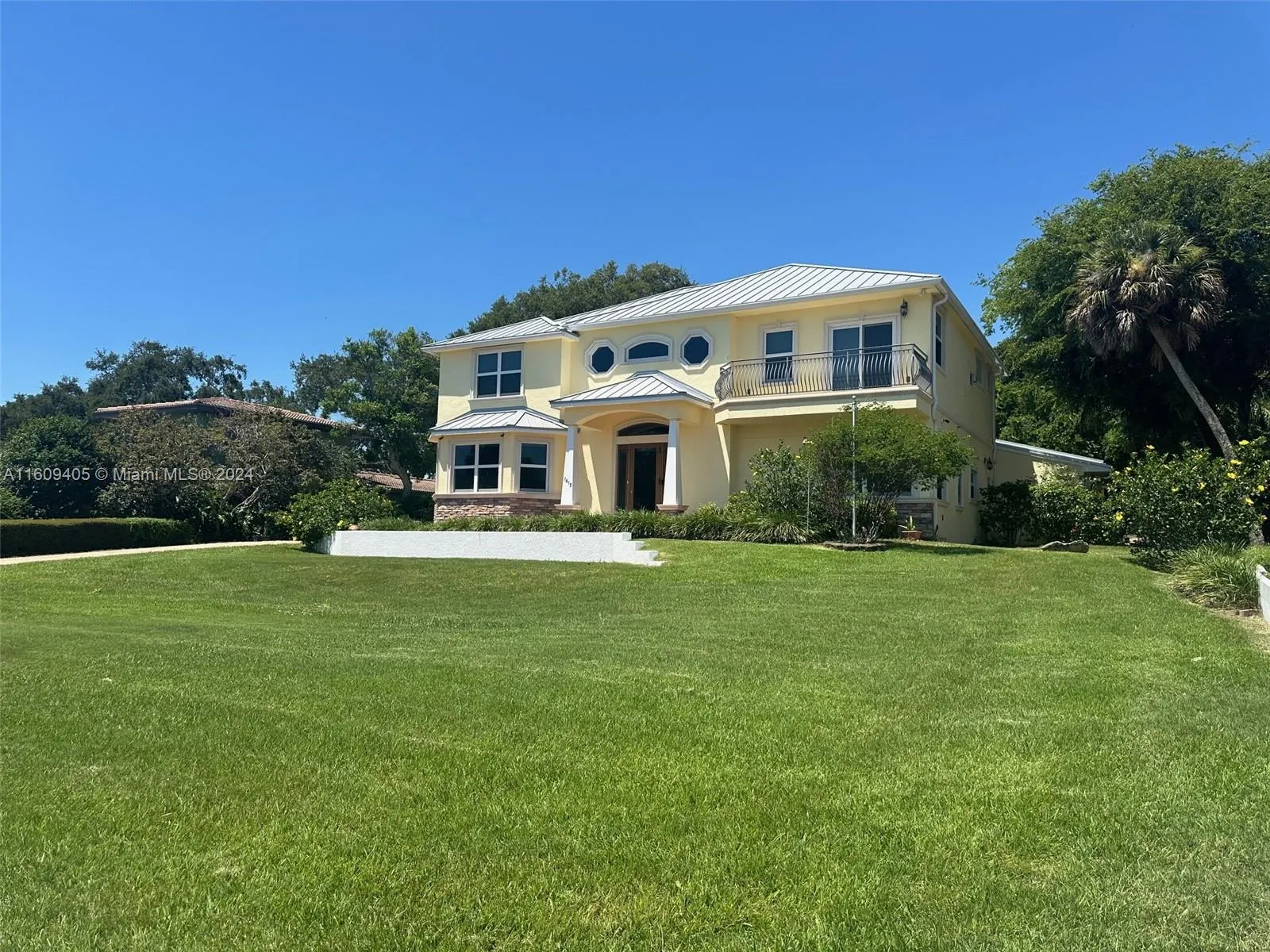 1613 N Indian River Drive, Cocoa FL 32922