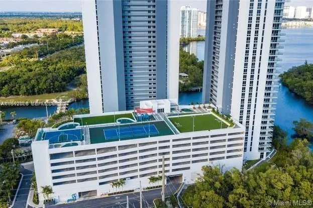 16385 Biscayne Blvd # 1418, North Miami Beach FL 33160