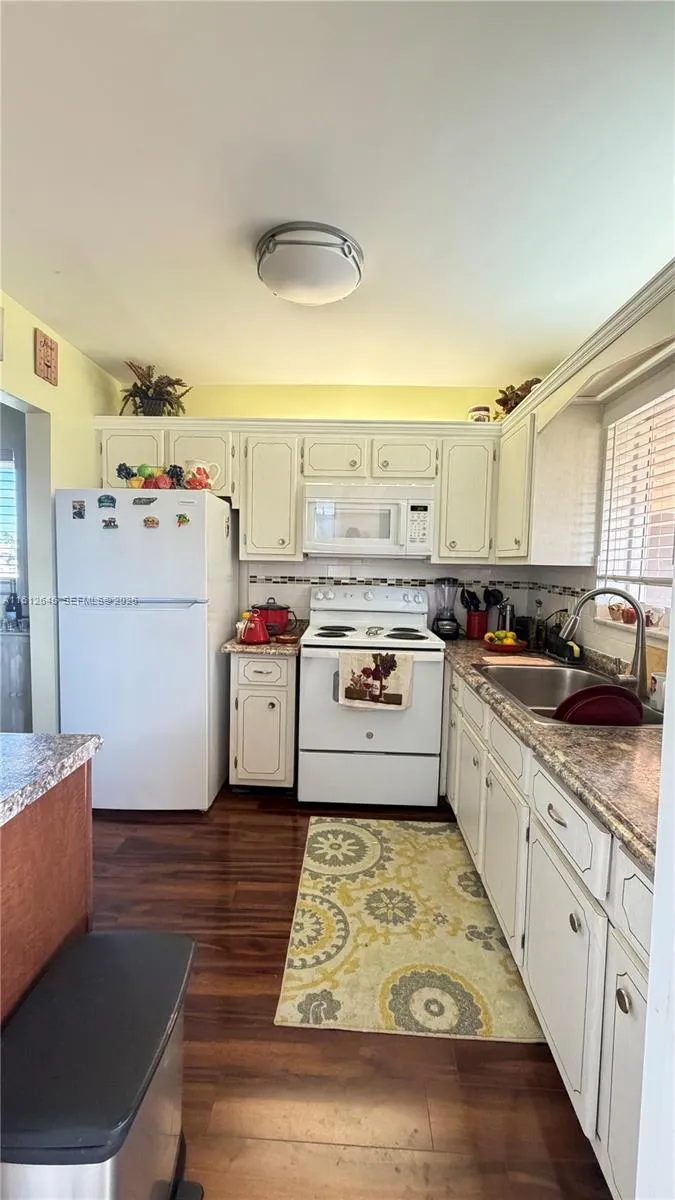 5300 Washington St # D309, Hollywood FL 33021
