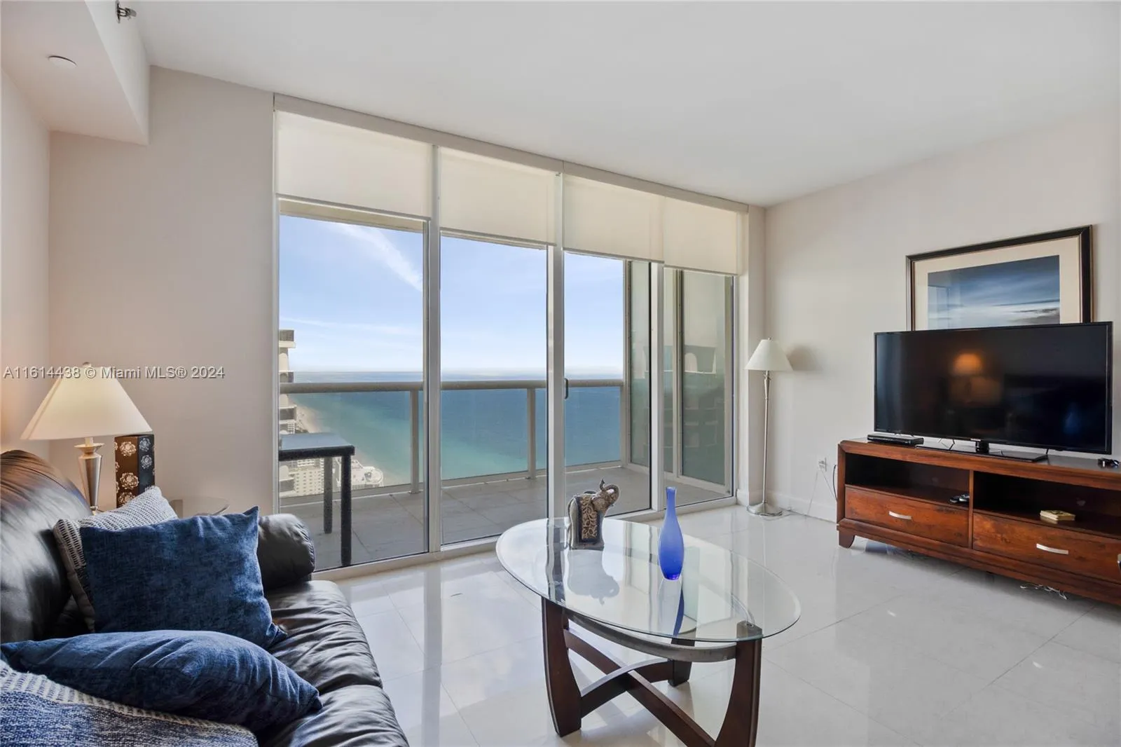 1 bedroom 1 bath for sale at 1830 S OCEAN DR # 4409, Hallandale Beach FL 33009
