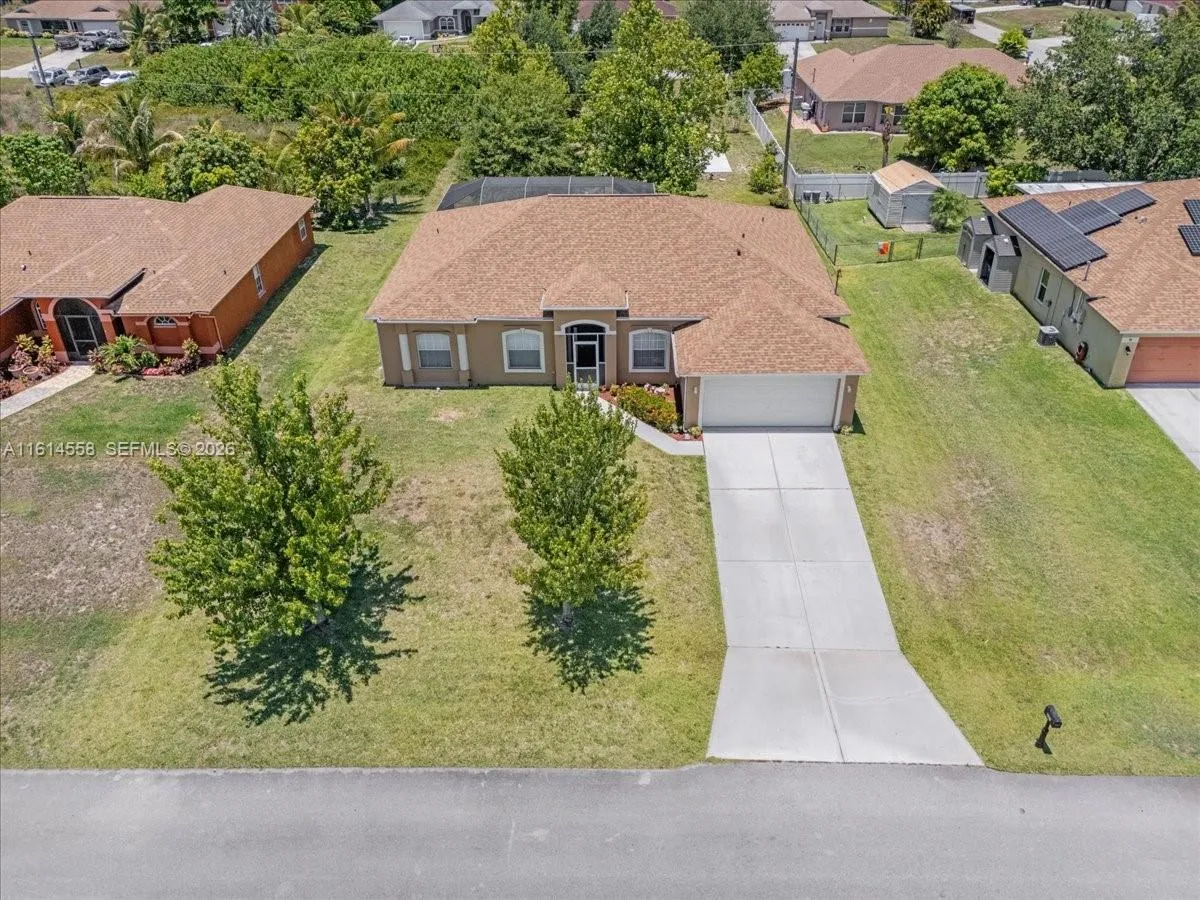821 CARLFIELD AVE, Lehigh Acres FL 33971