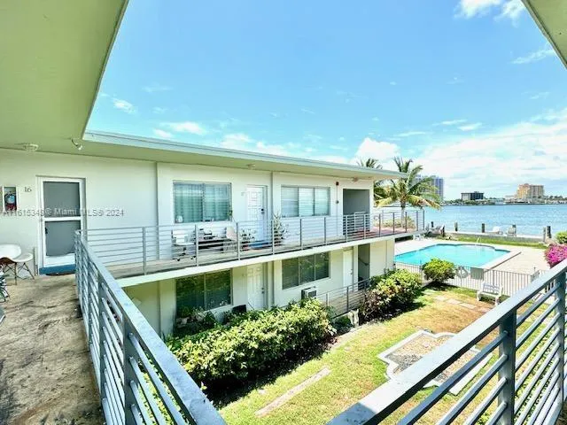 2250 Bay Dr # 1, Miami Beach FL 33141