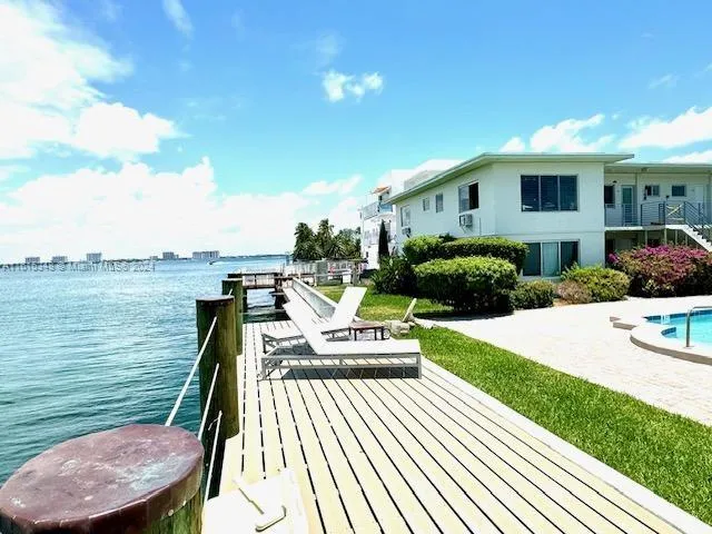 2250 Bay Dr # 1, Miami Beach FL 33141