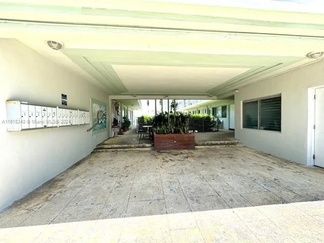 2250 Bay Dr # 1, Miami Beach FL 33141