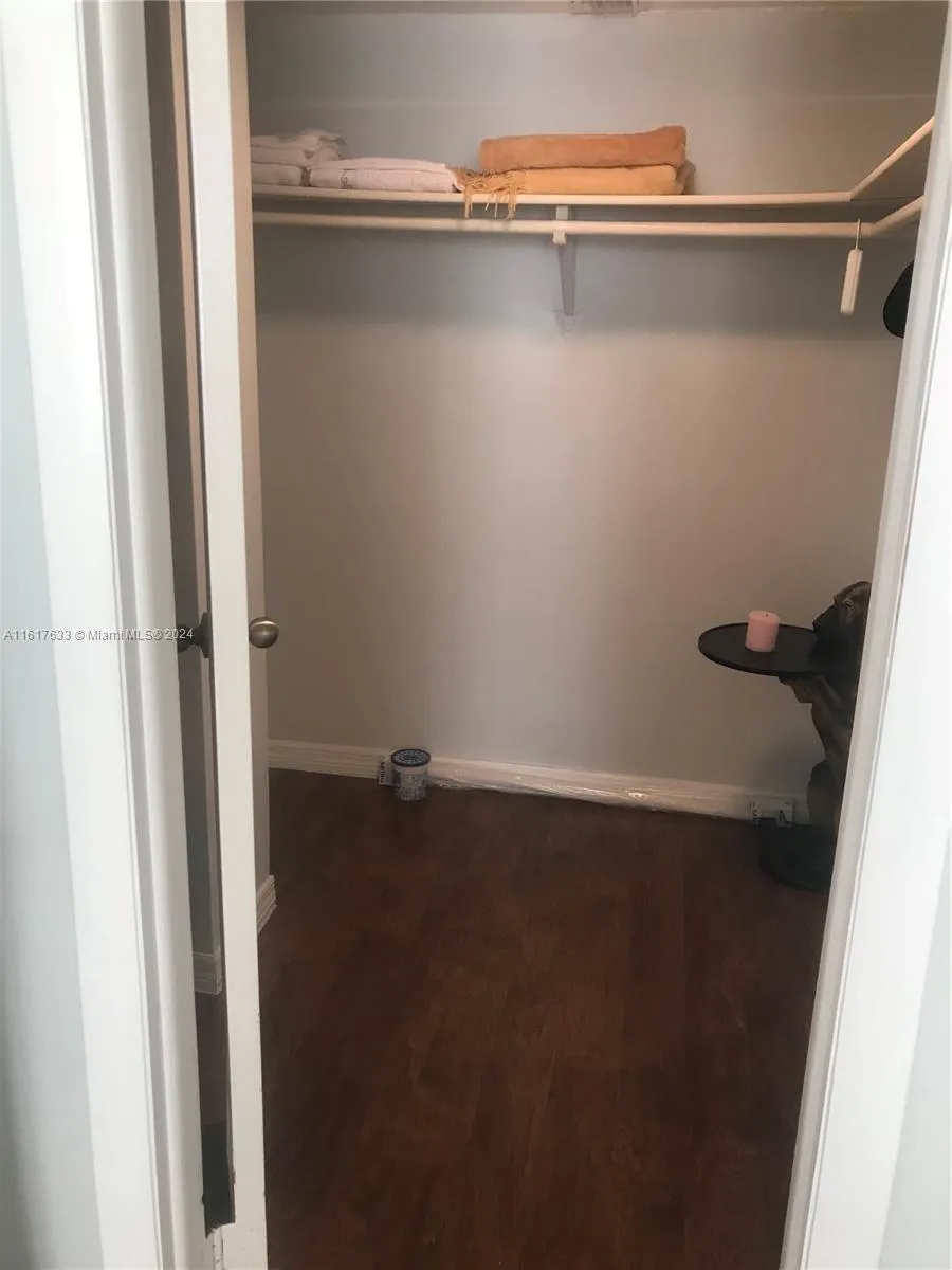 427 Golden Isles Dr # 16B, Hallandale Beach FL 33009