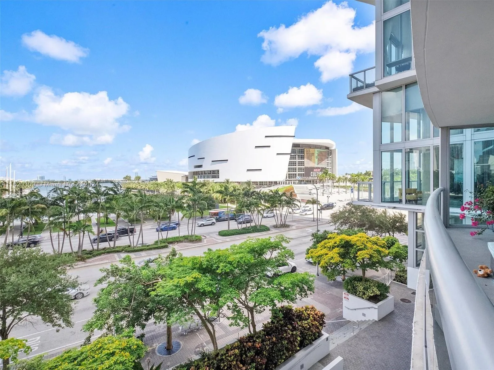 1 bedroom 2 bath for sale at 888 Biscayne Blvd # 309, Miami FL 33132