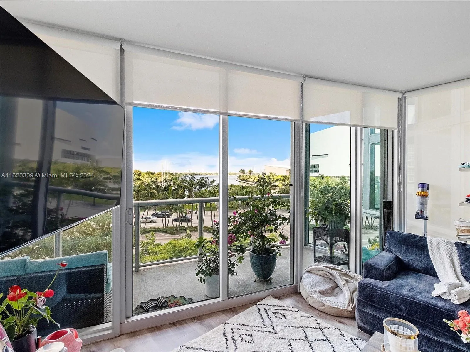 888 Biscayne Blvd # 309, Miami FL 33132