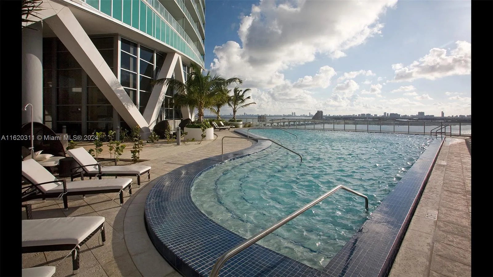 888 Biscayne Blvd # 509, Miami FL 33132